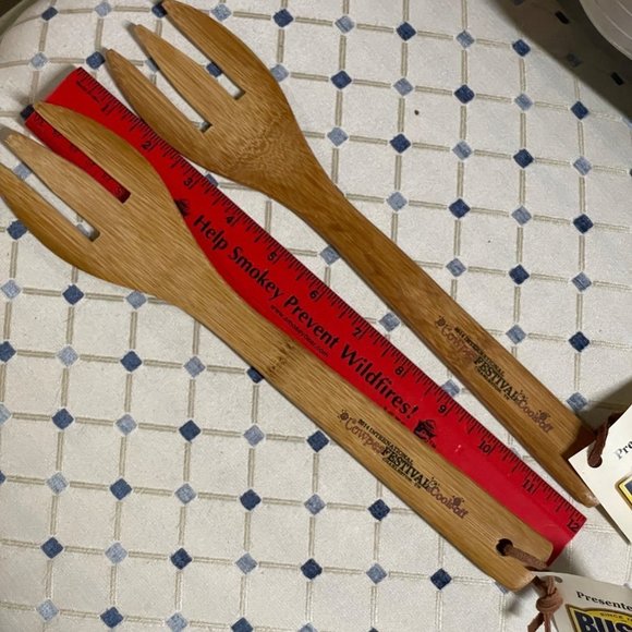 COLLECTIBLE Wooden Cowpea Festival 2015 Cook-off 12-inch forks - Picture 3 of 5